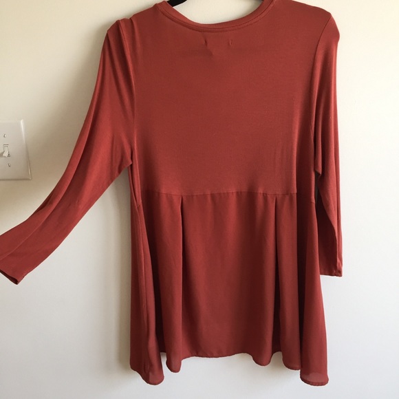 Metaphor Flowy High-Low Top - Picture 2 of 3